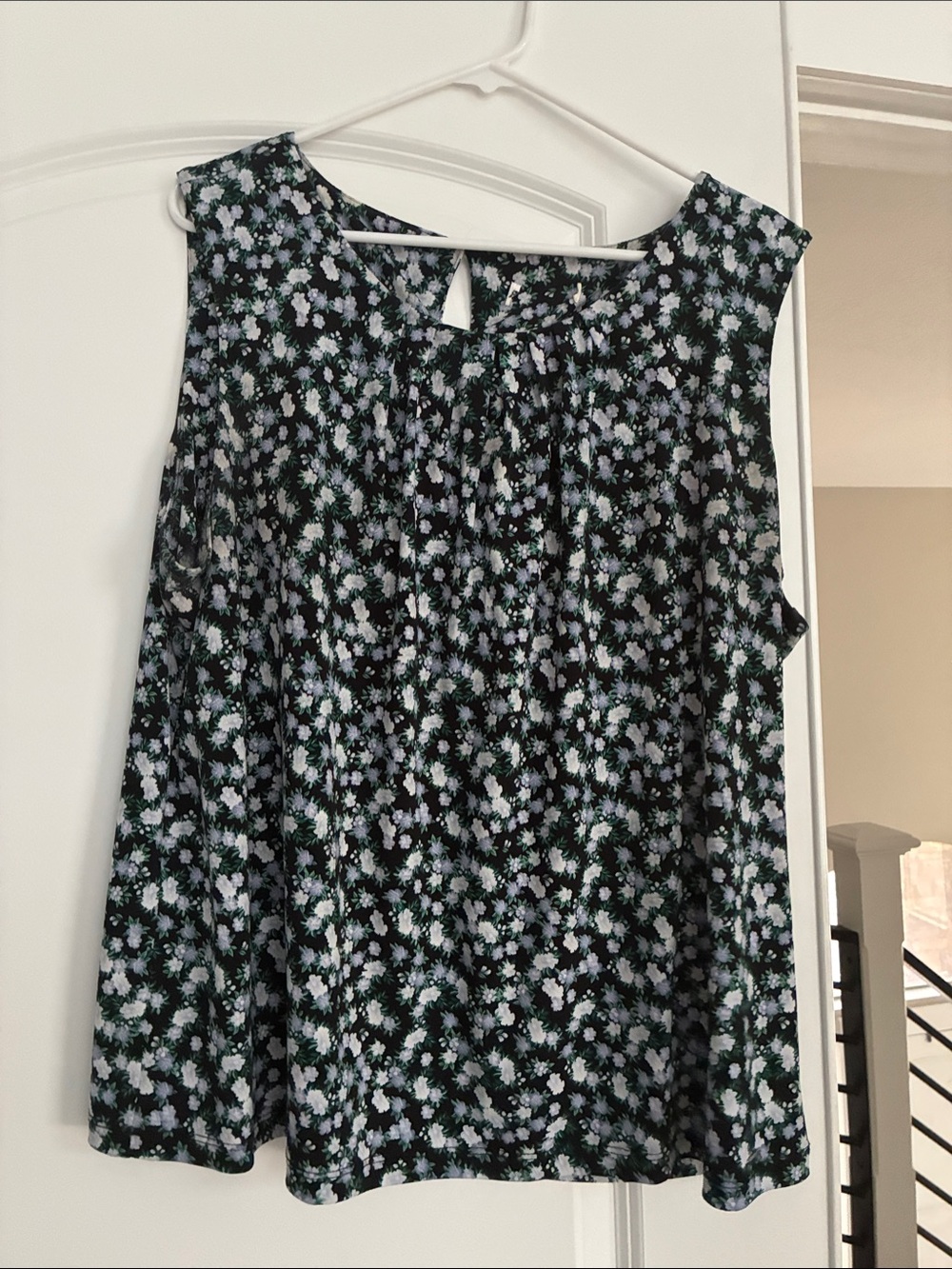 Dress Barn Black Floral Keyhole Sleeveless Camisole